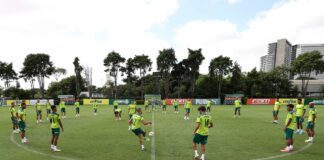Jogadores da SE Palmeiras, durante treino, no Centro de Treinamento. (Foto: César Greco)