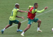 Os jogadores Danilo e Breno Lopes (D), da SE Palmeiras, durante treinamento, na Academia de Futebol. (Foto: Cesar Greco)