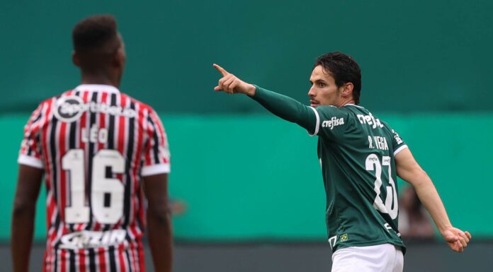 O jogador Raphael Veiga, da SE Palmeiras, comemora seu gol contra a equipe do São Paulo FC, durante partida válida pela final, volta, do Campeonato Paulista, Série A1, na arena Allianz Parque. (Foto: Cesar Greco)