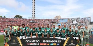 O time da SE Palmeiras, posa para foto em jogo contra a equipe do CR Flamengo, durante partida final, da Copa Libertadores, no Estádio Centenário. (Foto: Cesar Greco)
