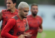 Andreas Pereira treina no Flamengo