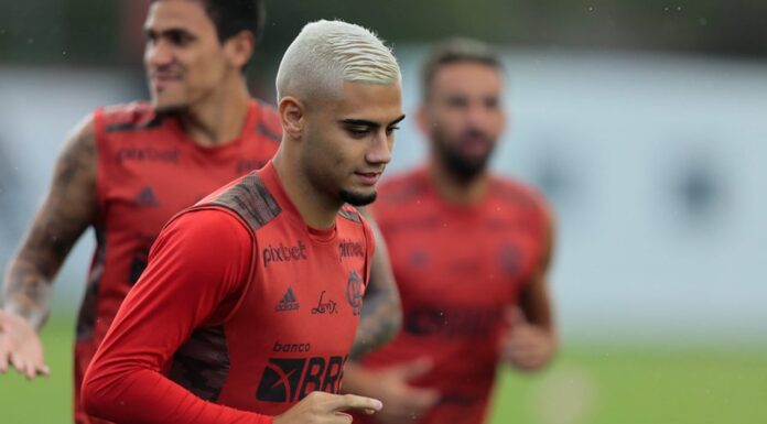 Andreas Pereira treina no Flamengo