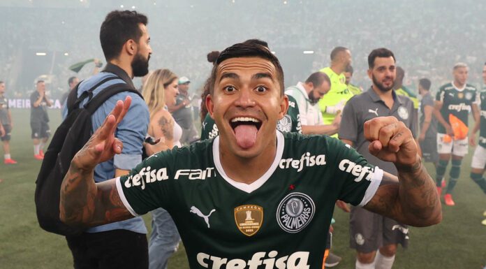 O jogador Dudu, da SE Palmeiras, comemorando a conquista do Campeonato Paulista 2022, em cima do São Paulo, no Allianz Parque