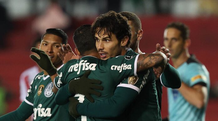 Jogadores da SE Palmeiras comemorando gol em jogo contra o Independiente Petrolero, pela fase de grupos da Libertadores, na Bolívia. (Foto: César Greco)