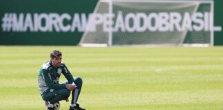 O técnico Abel Ferreira, da SE Palmeiras, durante treinamento na Academia de Futebol. (Foto: César Greco)