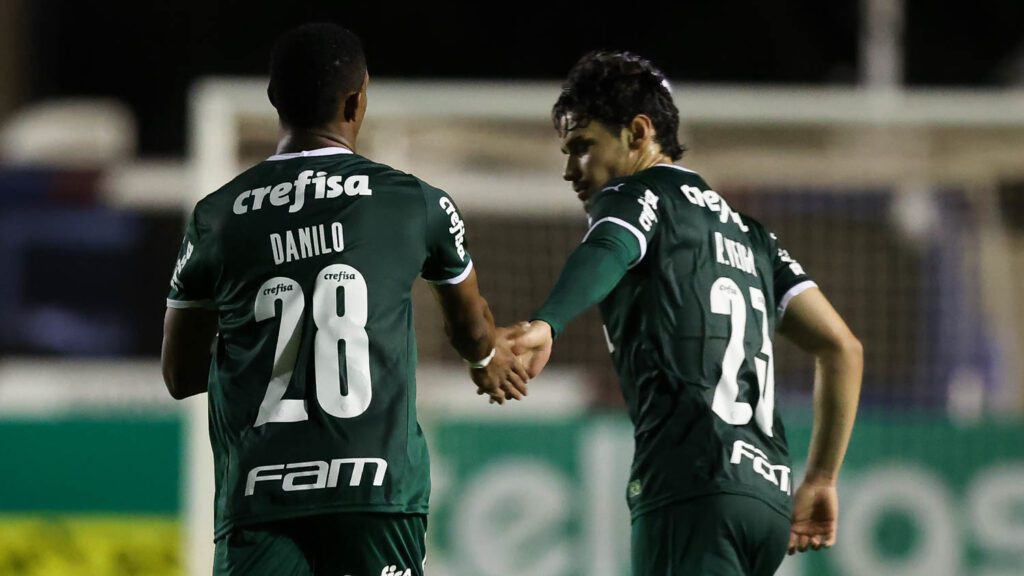 Raphael Veiga e Danilo, do Palmeiras.