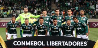 O time da SE Palmeiras, posa para foto em jogo contra a equipe do CS Emelec, durante partida válida pela fase de grupos, da Copa Libertadores, na arena Allianz Parque. (Foto: Cesar Greco)
