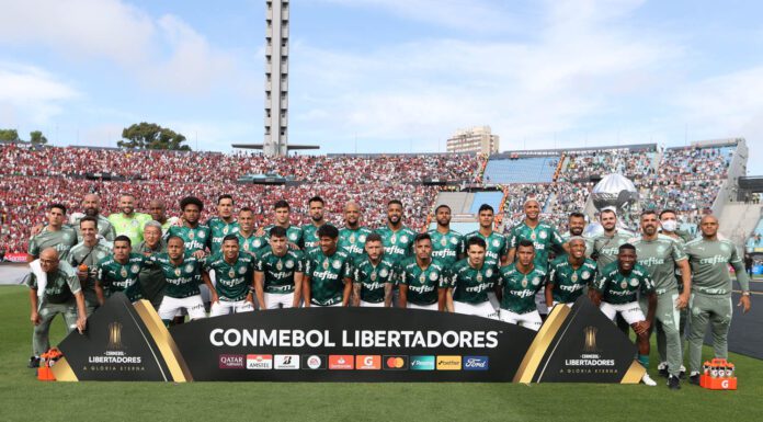 O time da SE Palmeiras, posa para foto em jogo contra a equipe do CR Flamengo, durante partida final, da Copa Libertadores, no Estádio Centenário. (Foto: Cesar Greco)