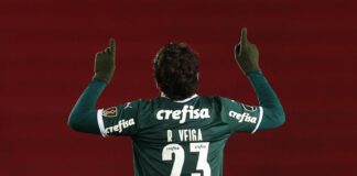 O jogador Raphael Veiga, da SE Palmeiras, comemora seu gol contra a equipe do C Independiente Petrolero, durante partida válida pela fase de grupos, da Copa Libertadores, no Estádio Olímpico Pátria. (Foto: Cesar Greco)