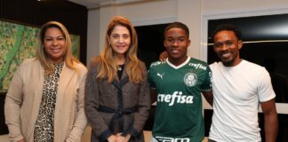 Endrick, atacante do Palmeiras, conversa com Leila Pereira.
