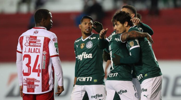 O jogador Raphael Veiga, da SE Palmeiras, comemora seu gol contra a equipe do C Independiente Petrolero, durante partida válida pela fase de grupos, da Copa Libertadores, no Estádio Olímpico Pátria. (Foto: Cesar Greco)