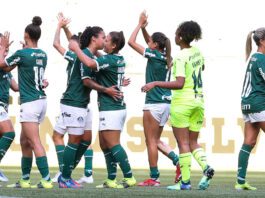 Jogadoras da SE Palmeiras comemorando vitória sobre o São José, pelo Brasileirão Feminino, no Allianz Parque. (Foto: Fábio Menotti)