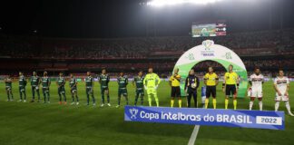 O time da SE Palmeiras, em jogo contra a equipe do São Paulo FC, durante partida válida pelas oitavas de final, ida, da Copa do Brasil, no Estádio do Morumbi. (Foto: Cesar Greco)