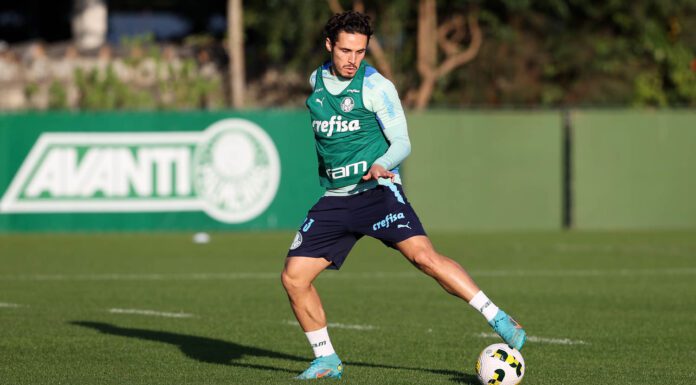 Raphael Veiga, meia do Palmeiras, em ação na Academia de Futebol
