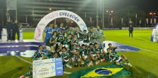 Equipe Sub-14 do Palmeiras é campeão da Libertadores da categoria, em Assunção. (Foto: Reprodução Palmeiras)
