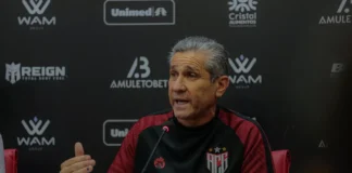 Técnico Jorginho do Atlético-GO foi acusado de xenofobia contra o técnico Abel Ferreira do Palmeiras