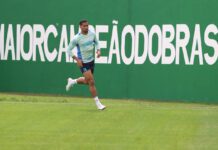 O jogador Murilo, da SE Palmeiras, durante treinamento na Academia de Futebol. (Foto: César Greco)