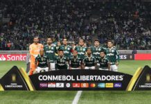 O time da SE Palmeiras, posa para foto em jogo contra a equipe do C Cerro Porteño, durante partida válida pelas oitavas de final, volta, da Copa Libertadores, na arena Allianz Parque. (Foto: Cesar Greco)