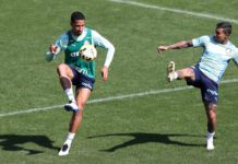 Os jogadores Murilo e Dudu (D), da SE Palmeiras, durante treinamento na Academia de Futebol. (Foto: Cesar Greco)
