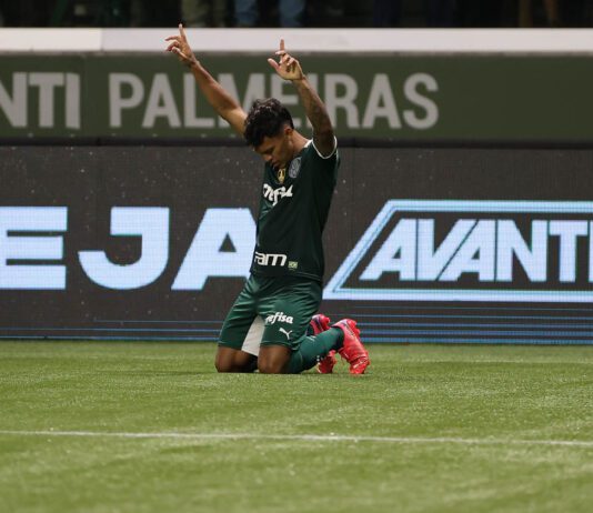 O jogador Gabriel Veron, da SE Palmeiras, comemora seu gol contra a equipe do Cuiabá EC, durante partida válida pela décima sétima rodada, do Campeonato Brasileiro, Série A, na arena Allianz Parque. (Foto: Cesar Greco)