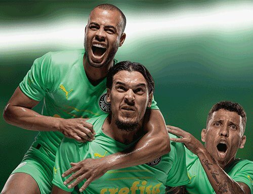 Os jogadores Mayke, Gustavo Gómez e Marcos Rocha, da SE Palmeiras, em apresentação da nova camisa III do Palmeiras. (Foto: Divulgação/Palmeiras)
