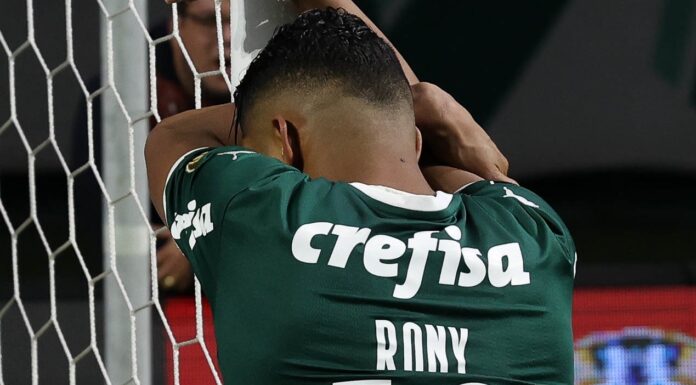 O jogador Rony, da SE Palmeiras, após o fim da partida contra o Atlético-MG, pelas quartas de final da Libertadores, no Allianz Parque. (Foto: César Greco)