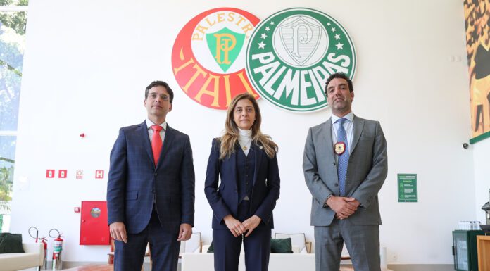 A presidente Leila Pereira (centro) recebeu os delegados Percival Alcântara (à esquerda) e Cesar Saad na Academia de Futebol (Foto: Fabio Menotti/Palmeiras)