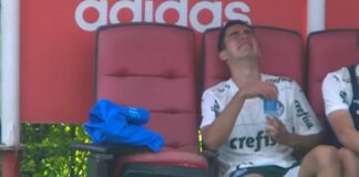 Figueiredo, do Palmeiras, chora no banco de reservas