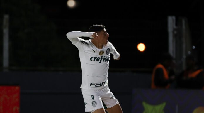 Merentiel comemora seu primeiro gol pelo Palmeiras, contra o Bragantino pelo Brasileirão 2022, no estádio Nabi Abi Chedid, em Bragança Paulista-SP. (Foto: Fabio Menotti)