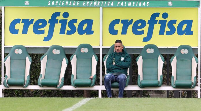 O ex-jogador Lucas Barrios, da SE Palmeiras, durante treinamento, na Academia de Futebol. (Foto: César Greco)