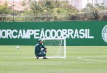 O técnico Abel Ferreira durante treinamento na Academia de Futebol. (Foto: Fábio Menotti)