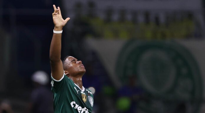 O jogador Endrick, da SE Palmeiras, durante partida contra o Coritiba, pela Série A do Campeonato Brasileiro, no Allianz Parque. (Foto: César Greco)