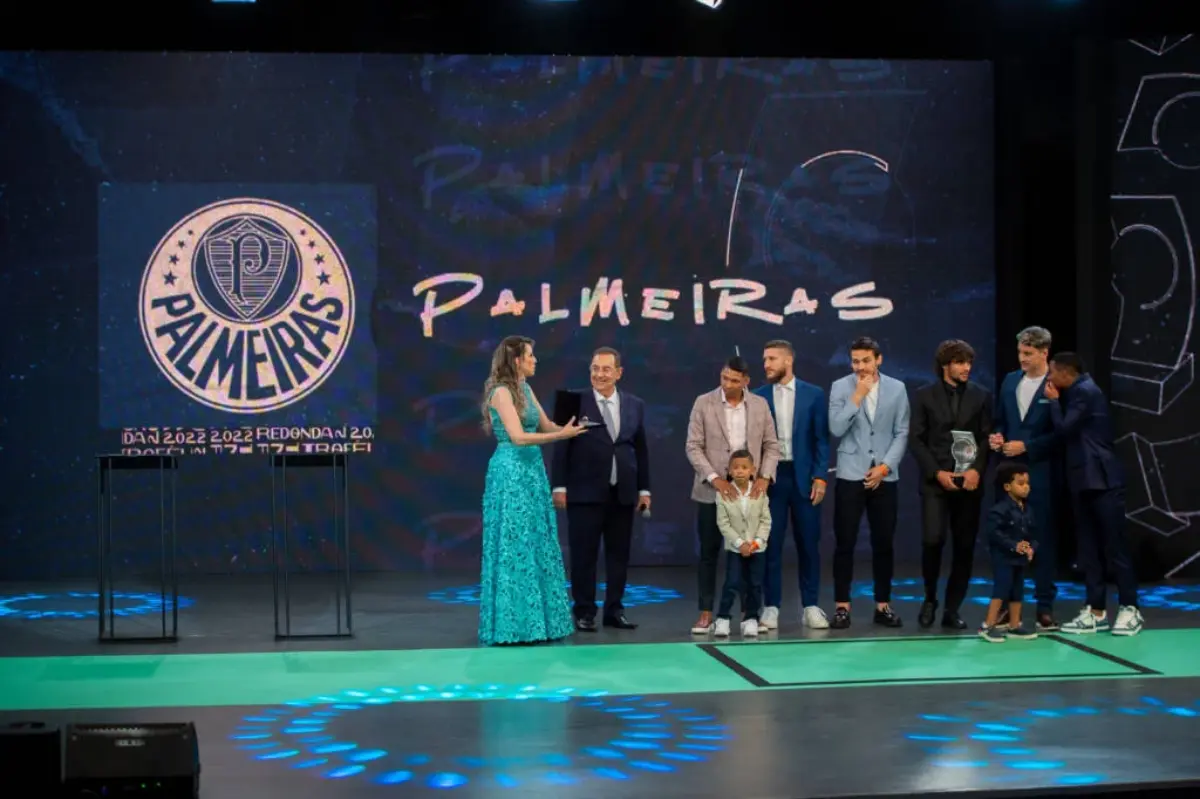 Palmeiras aprova homenagem a ex-jogadores da Academia e busto para César na  sala de troféus - Gazeta Esportiva