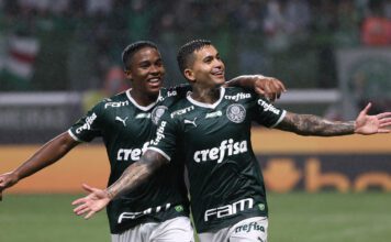Os jogadores Endrick e Dudu, da SE Palmeiras, comemorando gol contra a equipe do Fortaleza, pela Série A do Campeonato Brasileiro, no Allianz Parque. (Foto: César Greco)