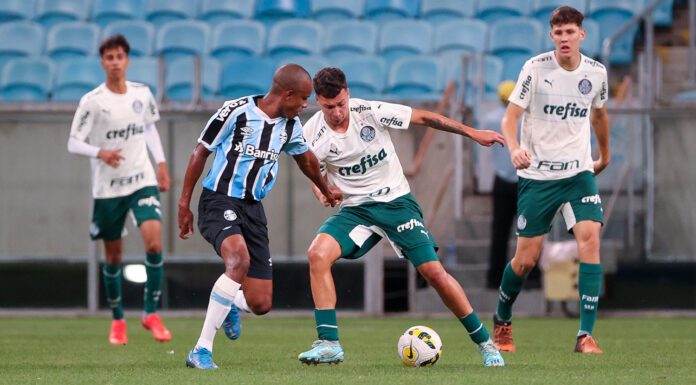 Partida entre Palmeiras e Grêmio, válida pela final do Campeonato Brasileiro Sub-17, na Arena do Grêmio, em Porto Alegre. (Foto: Fábio Menotti)