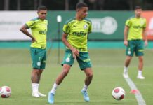 Giovani e Dudu em treinamento na Academia de Futebol do Palmeiras