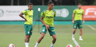 Giovani e Dudu em treinamento na Academia de Futebol do Palmeiras