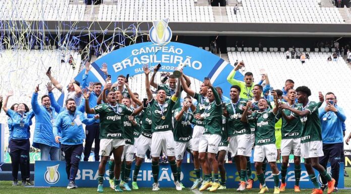 Jogadores do Palmeiras comemoram conquista do Brasileirão Sub-20