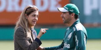 Leila Pereira conversa com o técnico Abel Ferreira na Academia de Futebol do Palmeiras