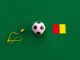 Imagem que mostra um apito, uma bola, um cartao vermelho e um amarelo Quem vai apitar o jogo do Palmeiras