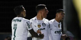 Miguel Merentiel, Dudu e Rony comemoram gol do Palmeiras