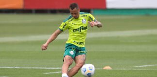O jogador Breno Lopes, da SE Palmeiras, durante treinamento, na Academia de Futebol. (Foto: Cesar Greco)