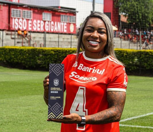 Sorriso foi eleita a melhor zagueira do Brasileiro Feminino de 2022 (Foto: Jota Finkler/SC Internacional)