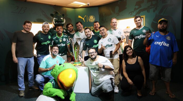 O programa de sócio-torcedor Avanti, da SE Palmeiras, convidou 18 torcedores para levarem taças da Copinha e da Supercopa à Sala de Troféus. (Foto: Reprodução/Palmeiras)