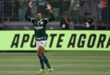 O jogador Rony, da SE Palmeiras, comemora seu gol contra a equipe do São Bernardo, durante partida válida pelo Campeonato Paulista, no Allianz Parque. (Foto: César Greco)