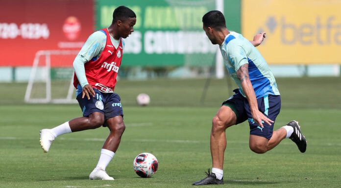 Os jogadores Endrick e Luan, da SE Palmeiras, durante treinamento, na Academia de Futebol. (Foto: César Greco)