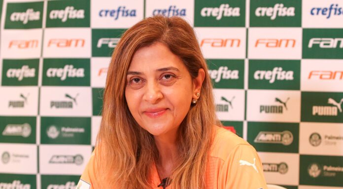 A presidente Leila Pereira, da SE Palmeiras, concede entrevista coletiva, em Abu Dhabi-EAU. (Foto: Fabio Menotti)