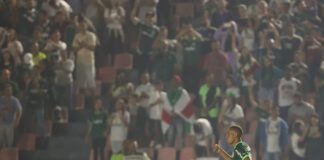 O jogador Breno Lopes, da SE Palmeiras, comemora seu gol contra a equipe do Tombense, durante partida válida pela terceira fase da Copa do Brasil, no Estádio Parque do Sabiá. (Foto: César Greco)