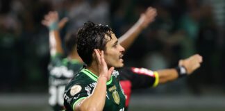 O jogador Raphael Veiga, da SE Palmeiras, comemora seu gol contra a equipe do Corinthians, durante partida válida pelo Campeonato Brasileiro, no Allianz Parque. (Foto: César Greco)