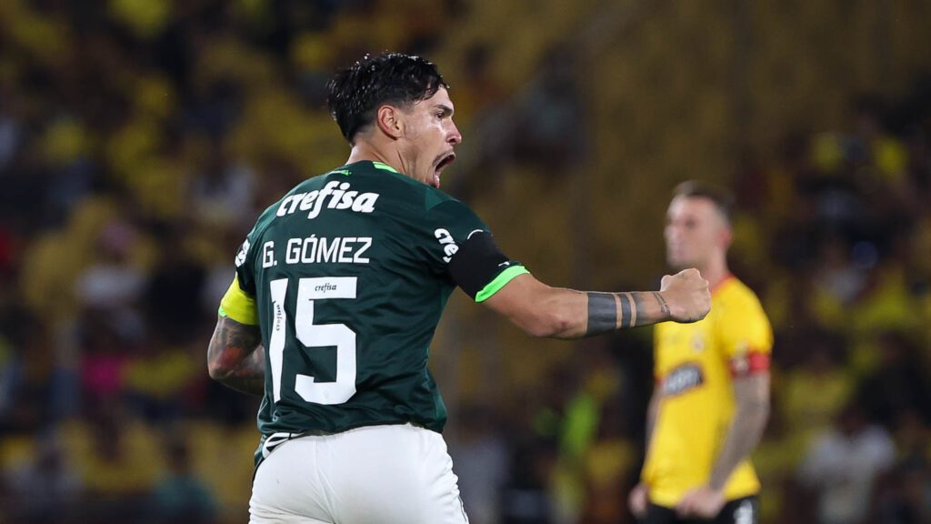 O jogador Gustavo Gómez, da SE Palmeiras, comemora seu gol contra a equipe do Barcelona, em partida válida pela fase de grupos da Libertadores, no Estádio Monumental. (Foto: César Greco)